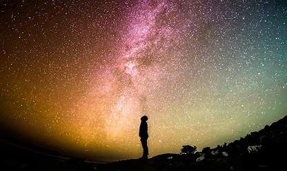 Vía Láctea en un cielo nocturno estrellado